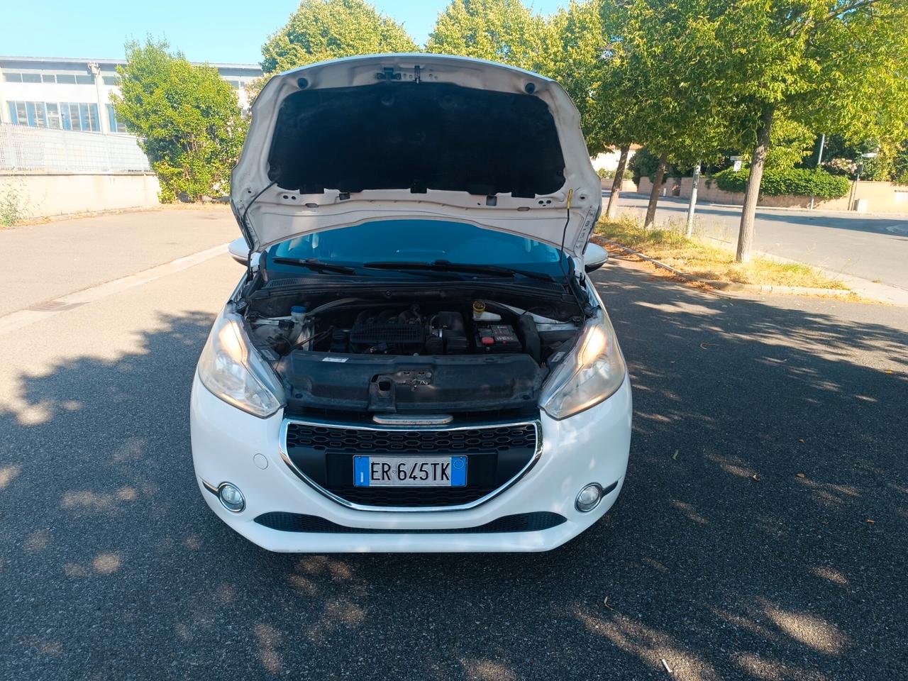 Peugeot 208 1.2 5 porte 99.000 KM NEOPATENTATI