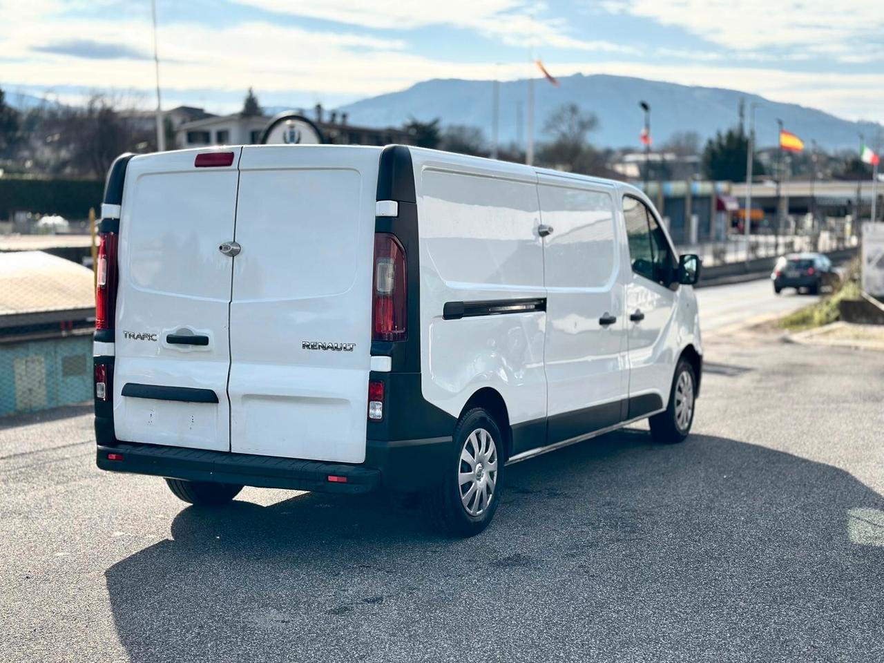 Renault Trafic T27 2.0 dCi 120CV
