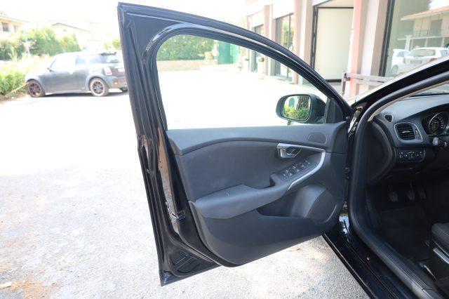 VOLVO V40 D2 2.0d UniPropietario Tagliandata per NEOPATENTAT