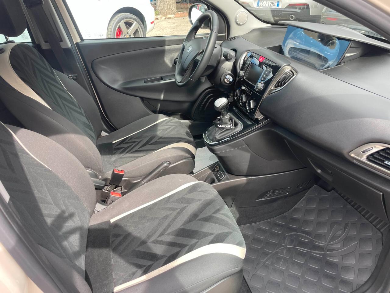 Lancia Ypsilon 0.9 TwinAir Platinum (IMP GPL ) Cambio Automatico