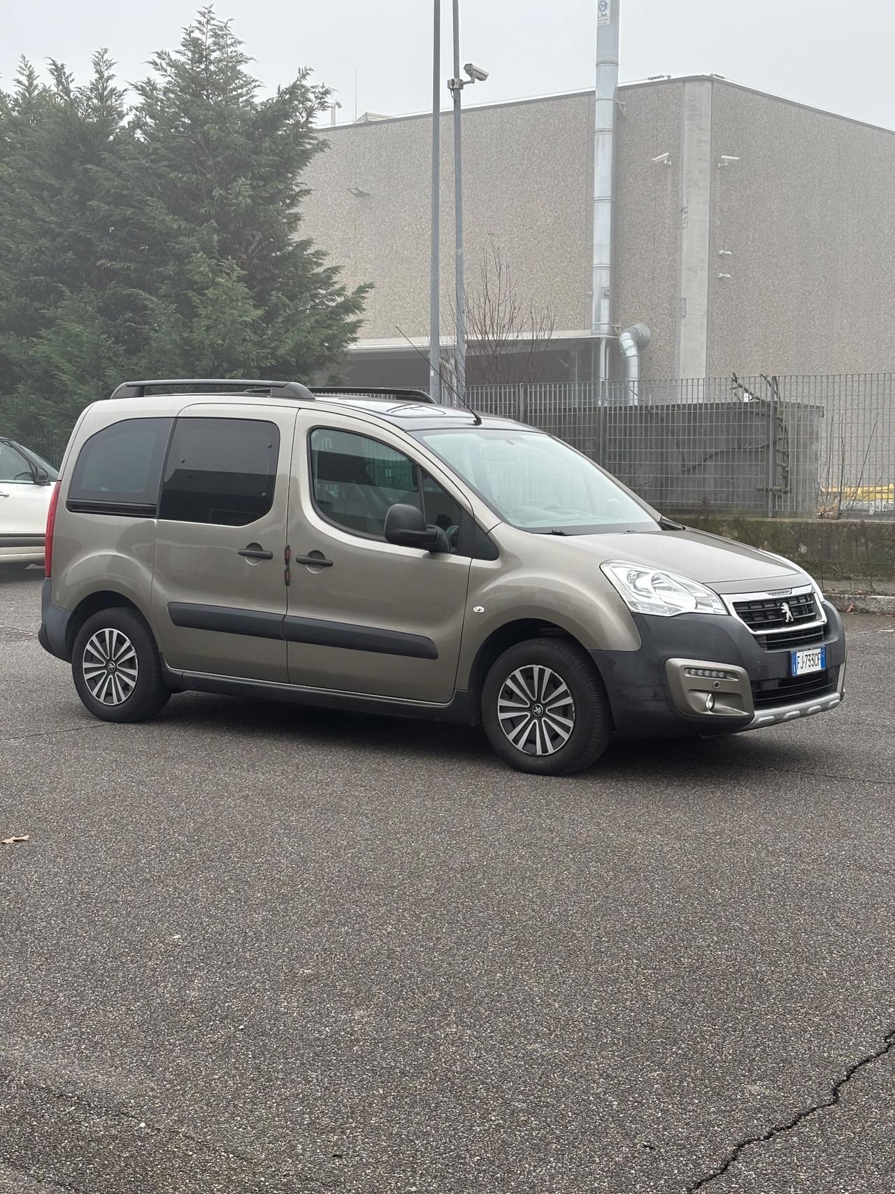 Peugeot Partner Tepee BlueHDi 120 S&S Outdoor
