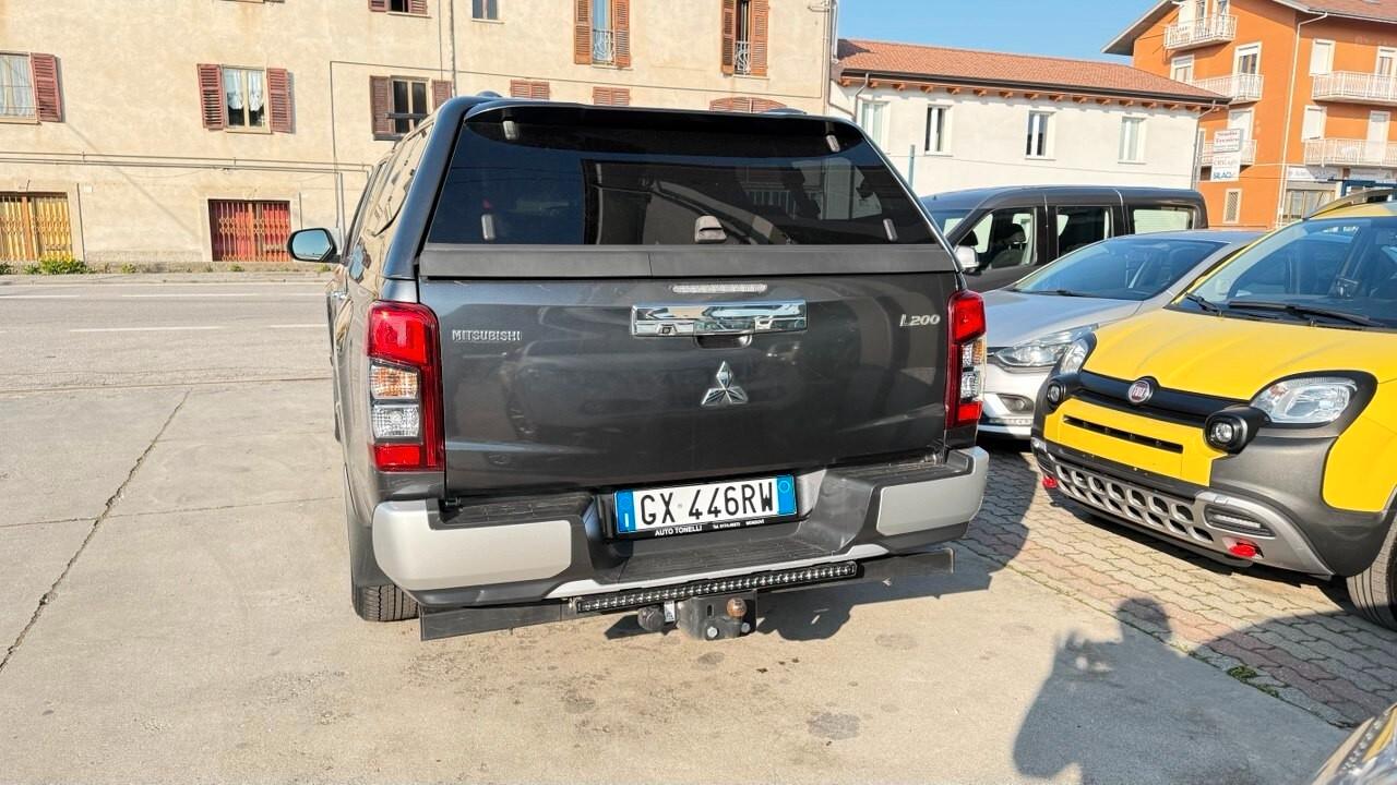 Mitsubishi L200 2.3 D Club Cab 4x4 Super Select Intense