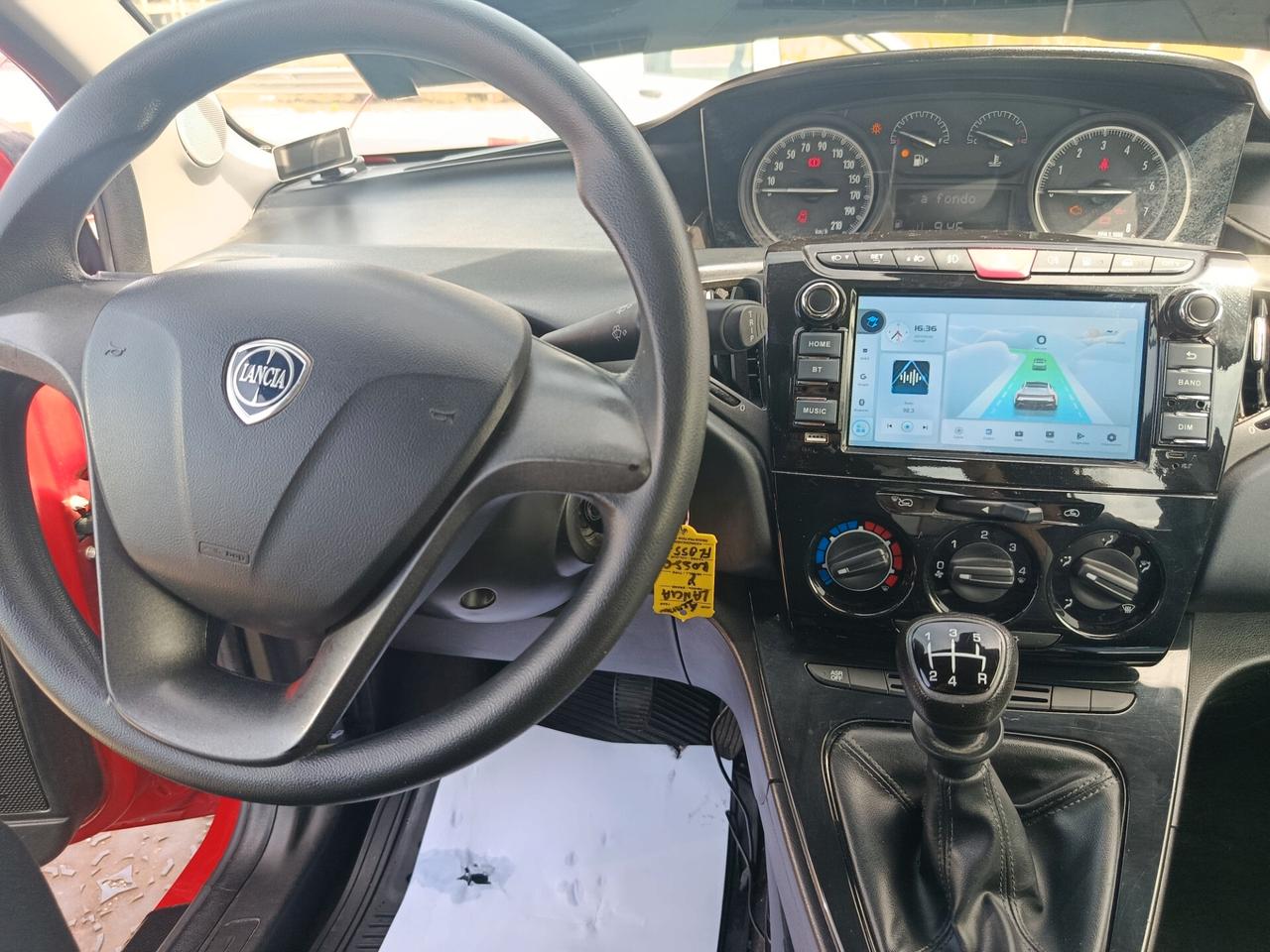 Lancia Ypsilon 0.9 TwinAir 85 CV 5 porte Metano Ecochic Platinum