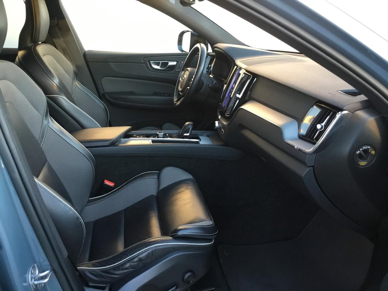 Volvo XC60 B5 (d) AWD AUT. R-DESIGN