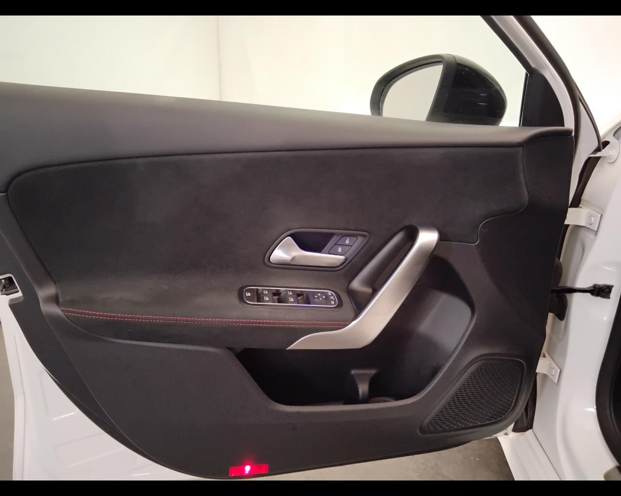 Mercedes-Benz Classe A - W177 2018 - A 180 d Premium auto