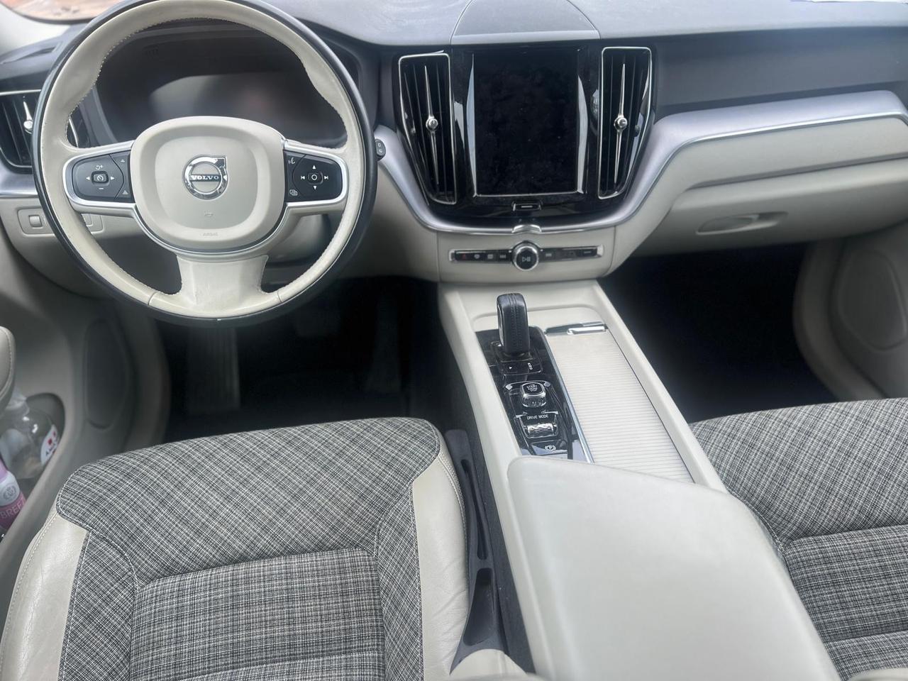Volvo XC 60 XC60 B4 (d) AWD Geartronic R-design