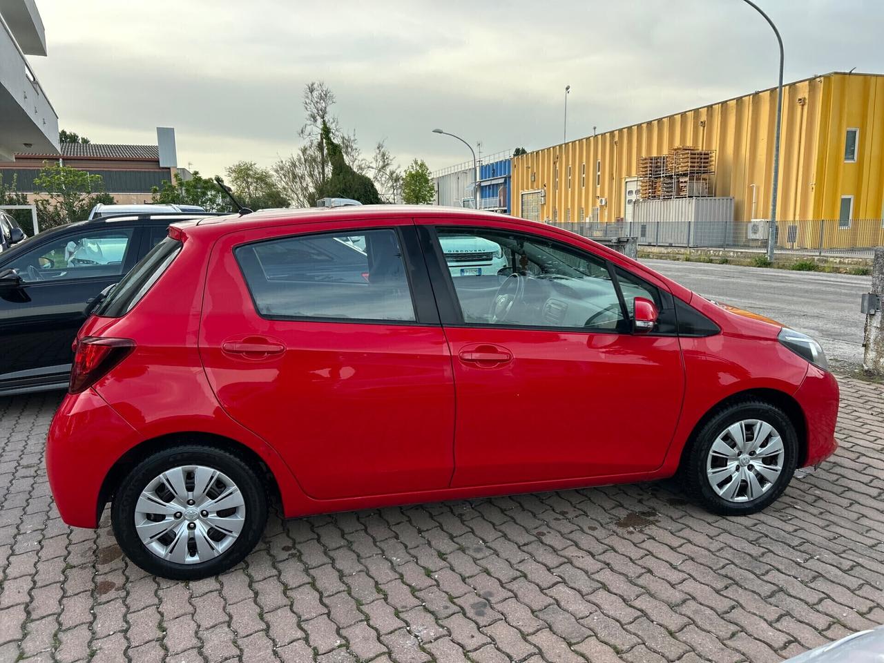 Toyota Yaris 1.0 5 porte Lounge.