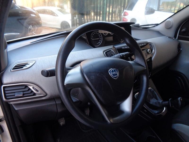 Lancia Ypsilon 1.2 69 CV 5 porte GPL Ecochic Silver