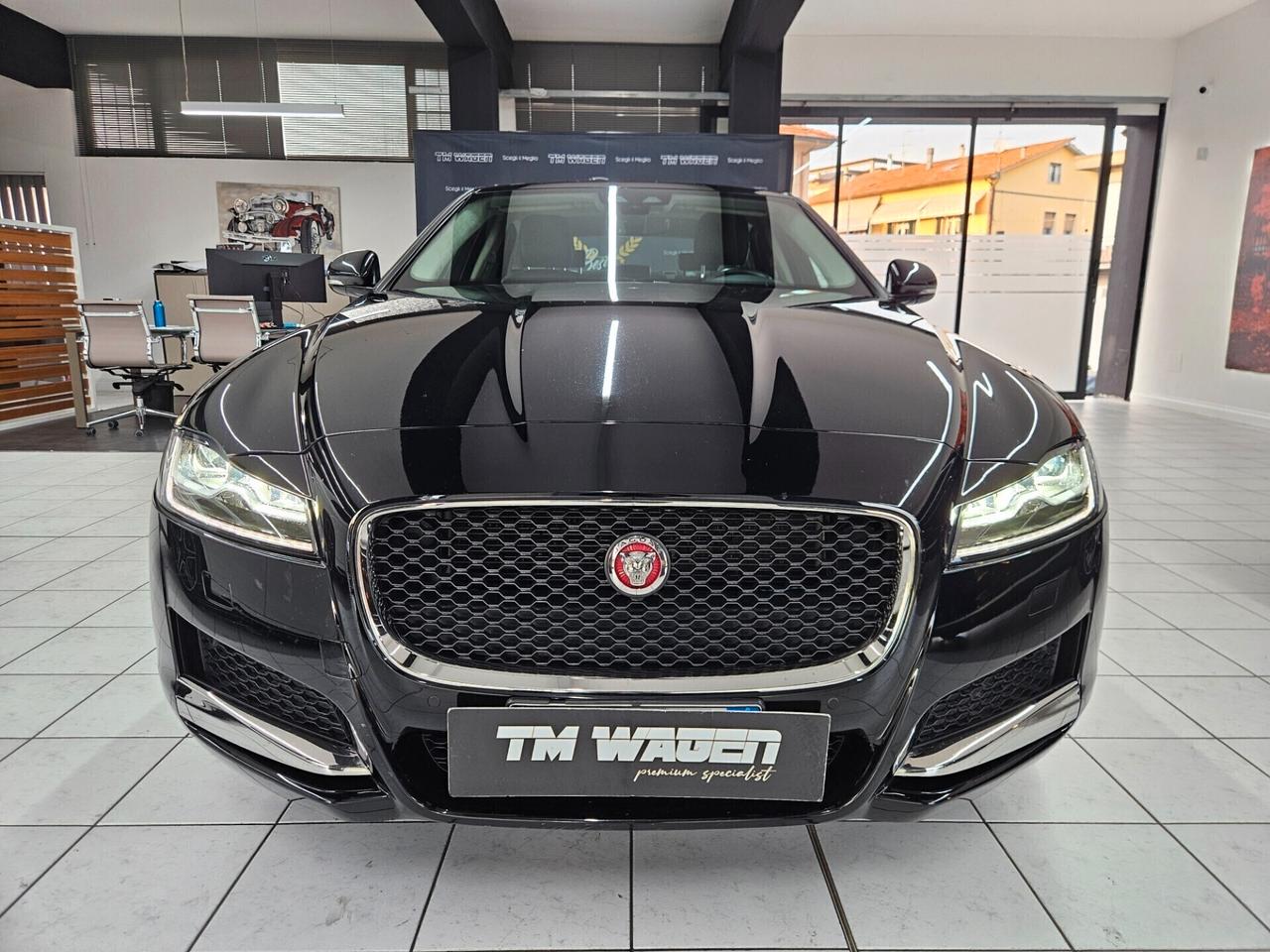 Jaguar XF 2.0d i4 Pure 180cv my20 - IVA ESPOSTA