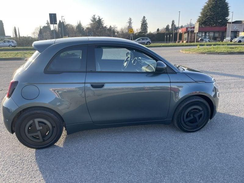 FIAT 500 Giorgio Armani Collector's Edition