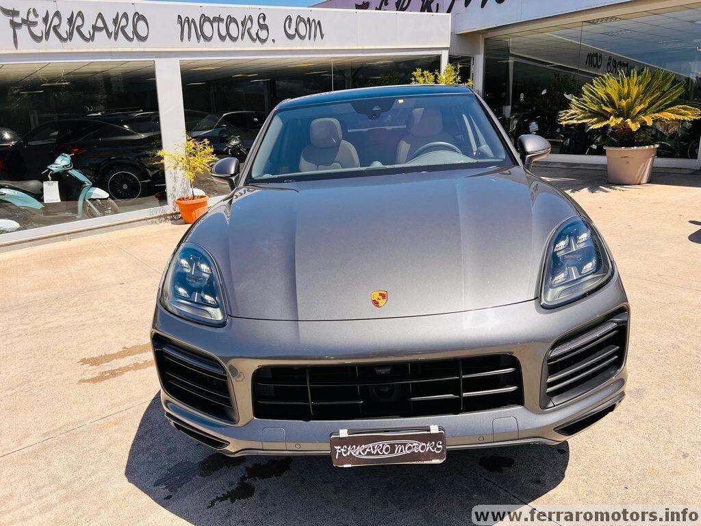 Porsche Cayenne Coupé 3.0 V6 E-Hybrida soli 779 euro al mese
