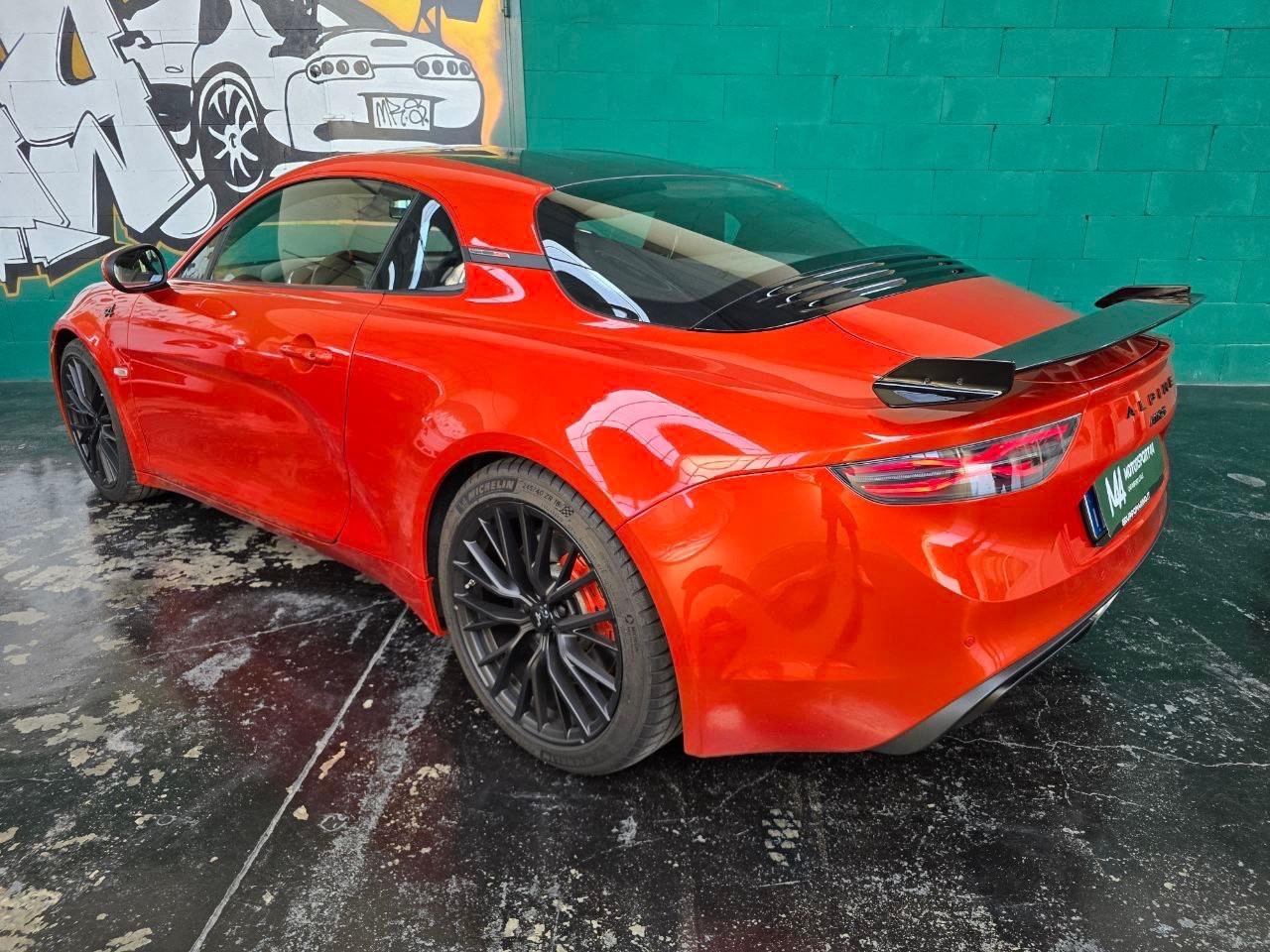 Alpine A110 S Orange, Carbonio