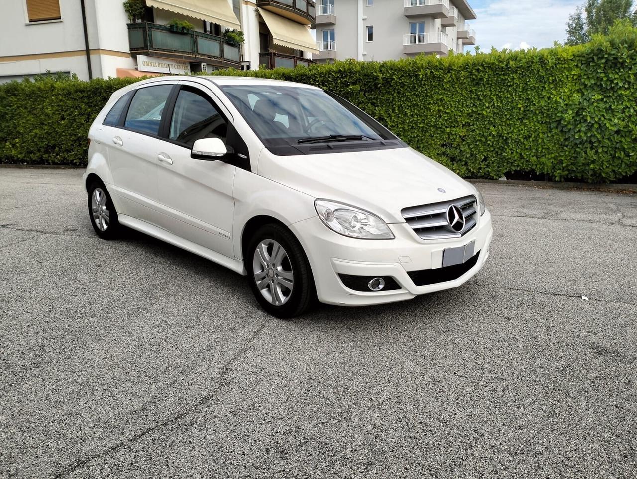 Mercedes-benz B 180 Benz Premium
