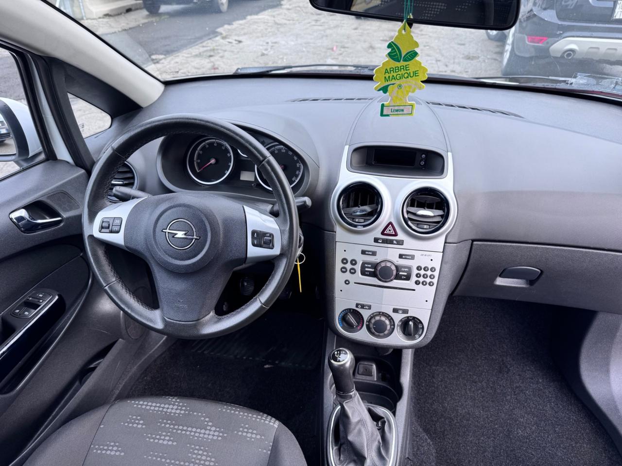 Opel Corsa 1.2 3 porte b-color