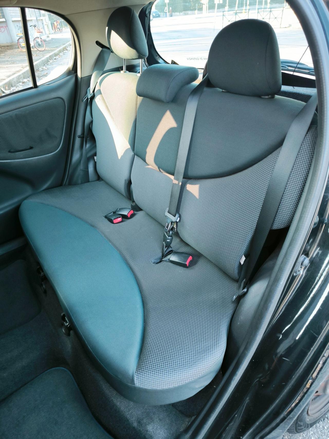 Toyota Yaris 1.0i 16V cat 5 porte Sol