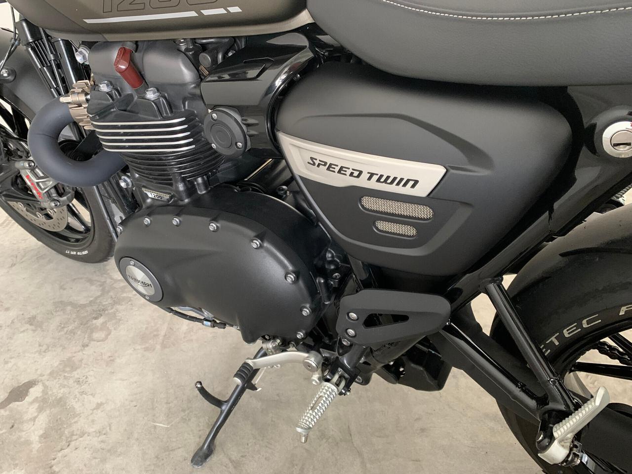 Triumph Speed Twin 1.2 Matt Ironstone Black Edition