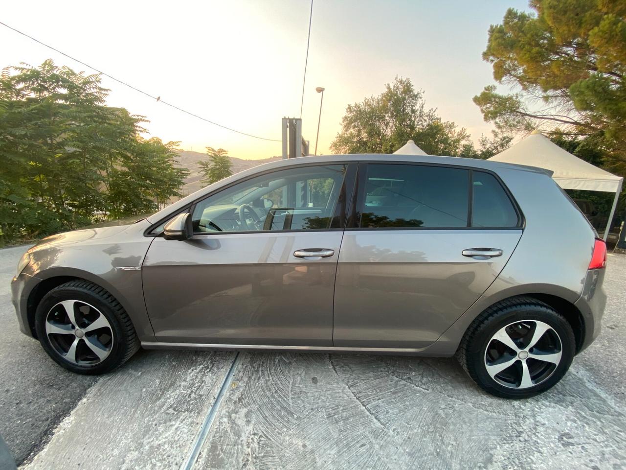 Volkswagen Golf 1.6 TDI Highline (KM Cerificati)