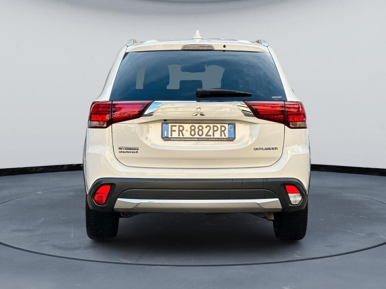 Mitsubishi Outlander 2.2 DI-D 4WD 7 POSTI