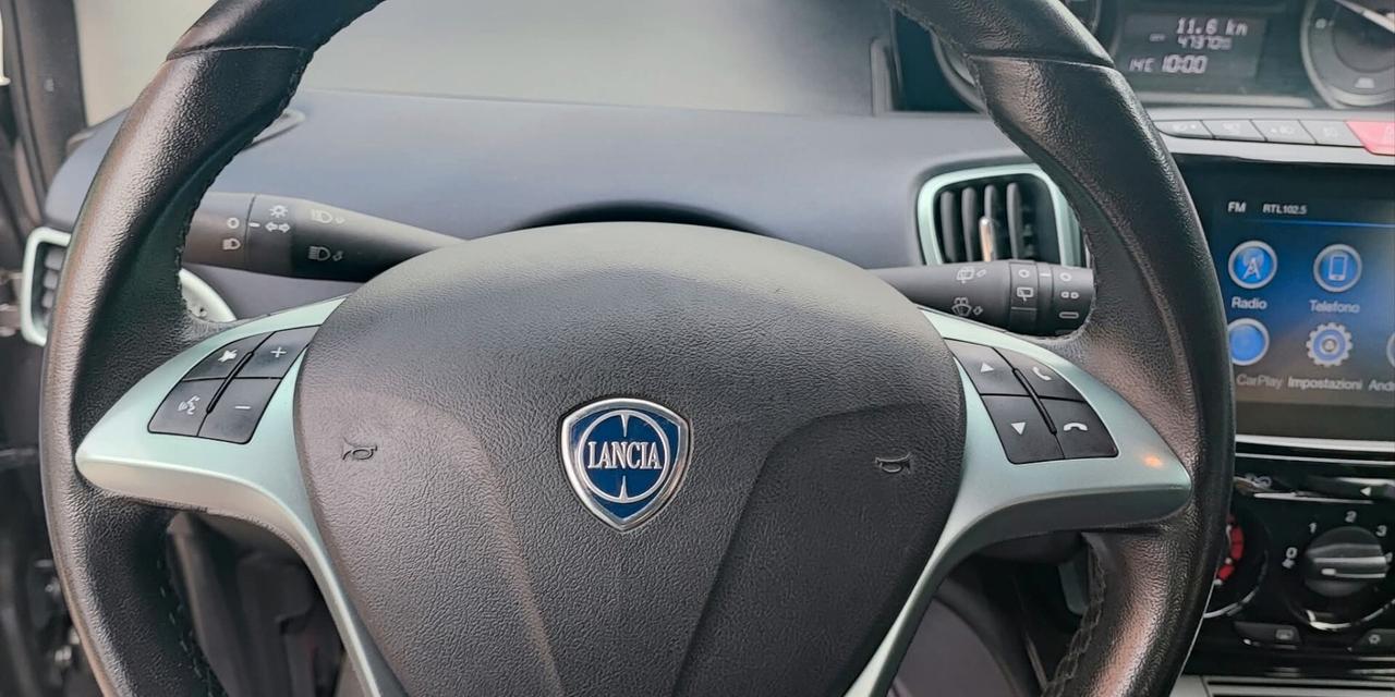 Ypsilon Gold con ricarica Cell e retrocamera 2023