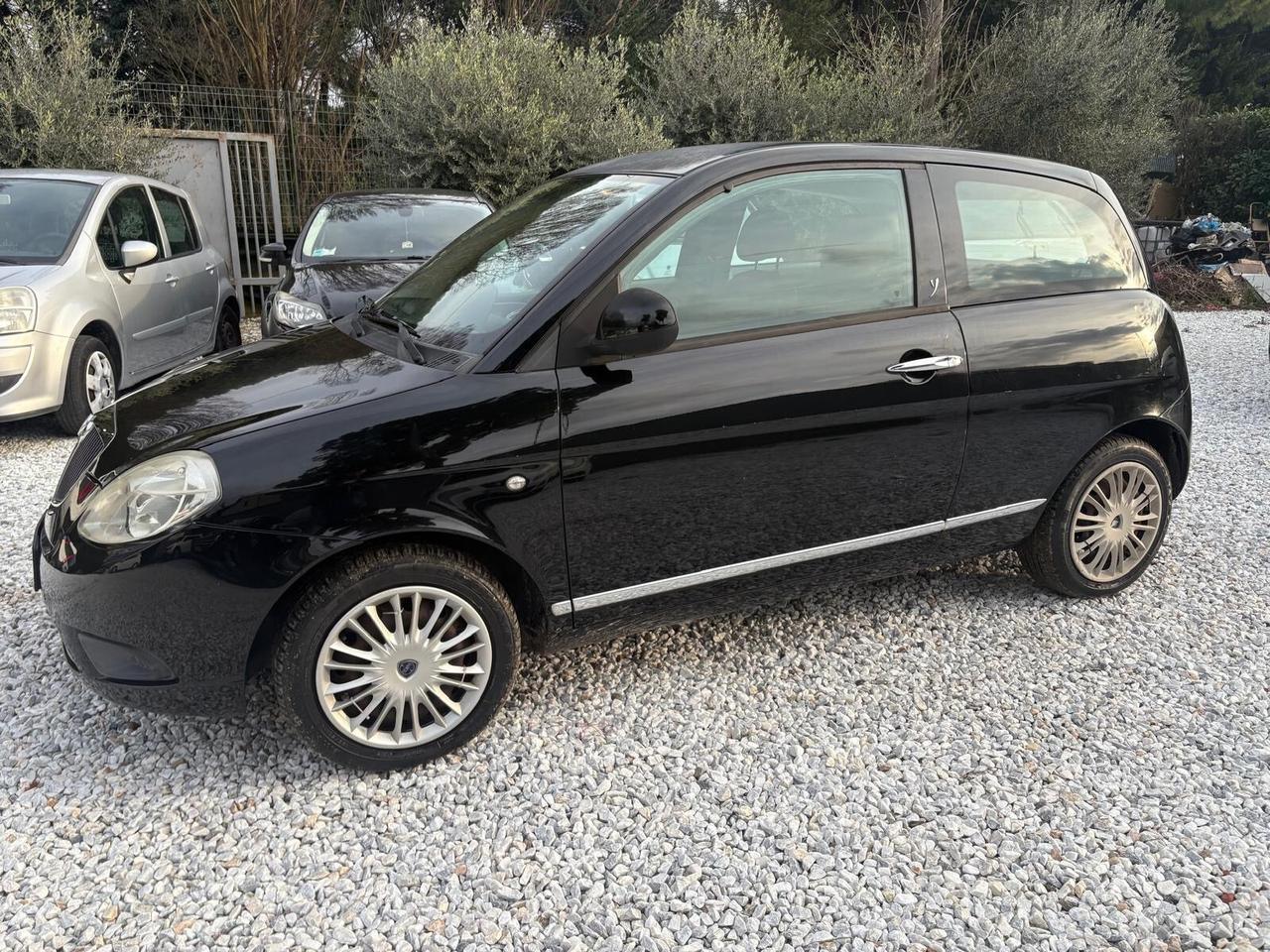 Lancia Ypsilon 1.2 69 CV Platino Ok Neopatentati