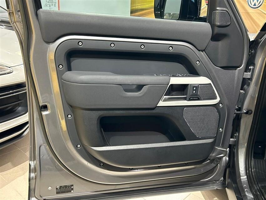 Land Rover Defender 110 3.0D I6 200 CV AWD Auto X-Dynamic SE