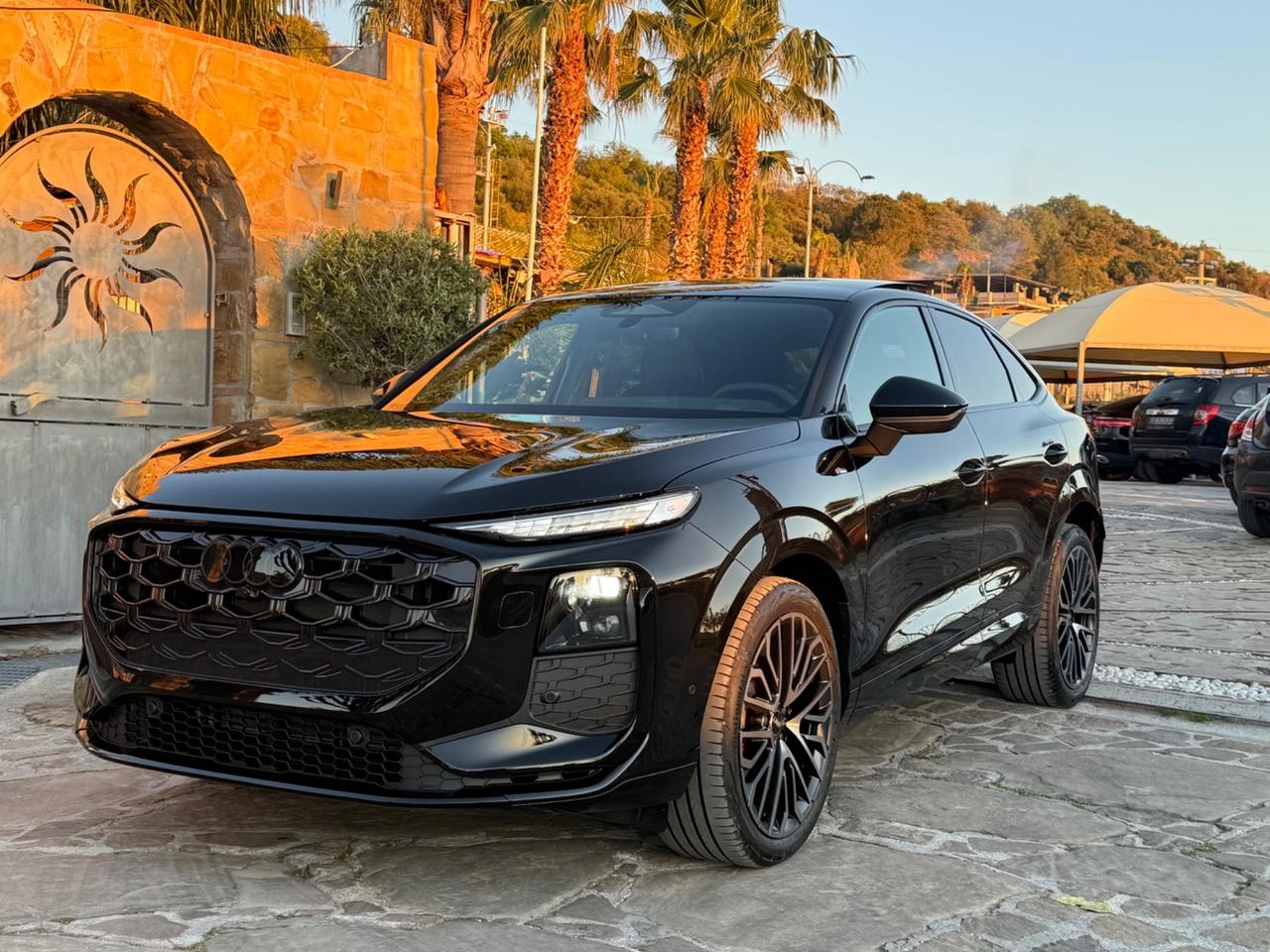 Audi Q3 35 TDI quattro S tronic line Head Up Display Led Pelle Tetto Apribile Navy Camera 360• Matrix