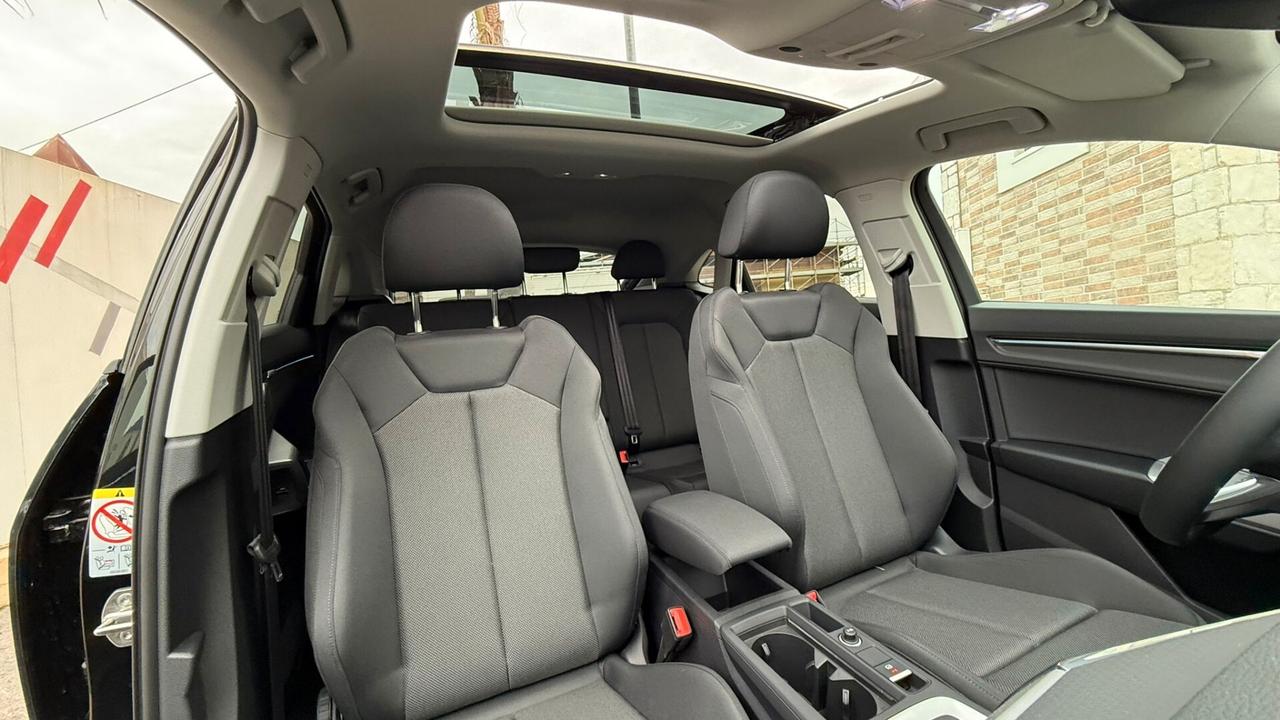 AUDI Q3 SPB 35 TDI IDENTITY BLACK KM0 2024 TETTO APRIBILE