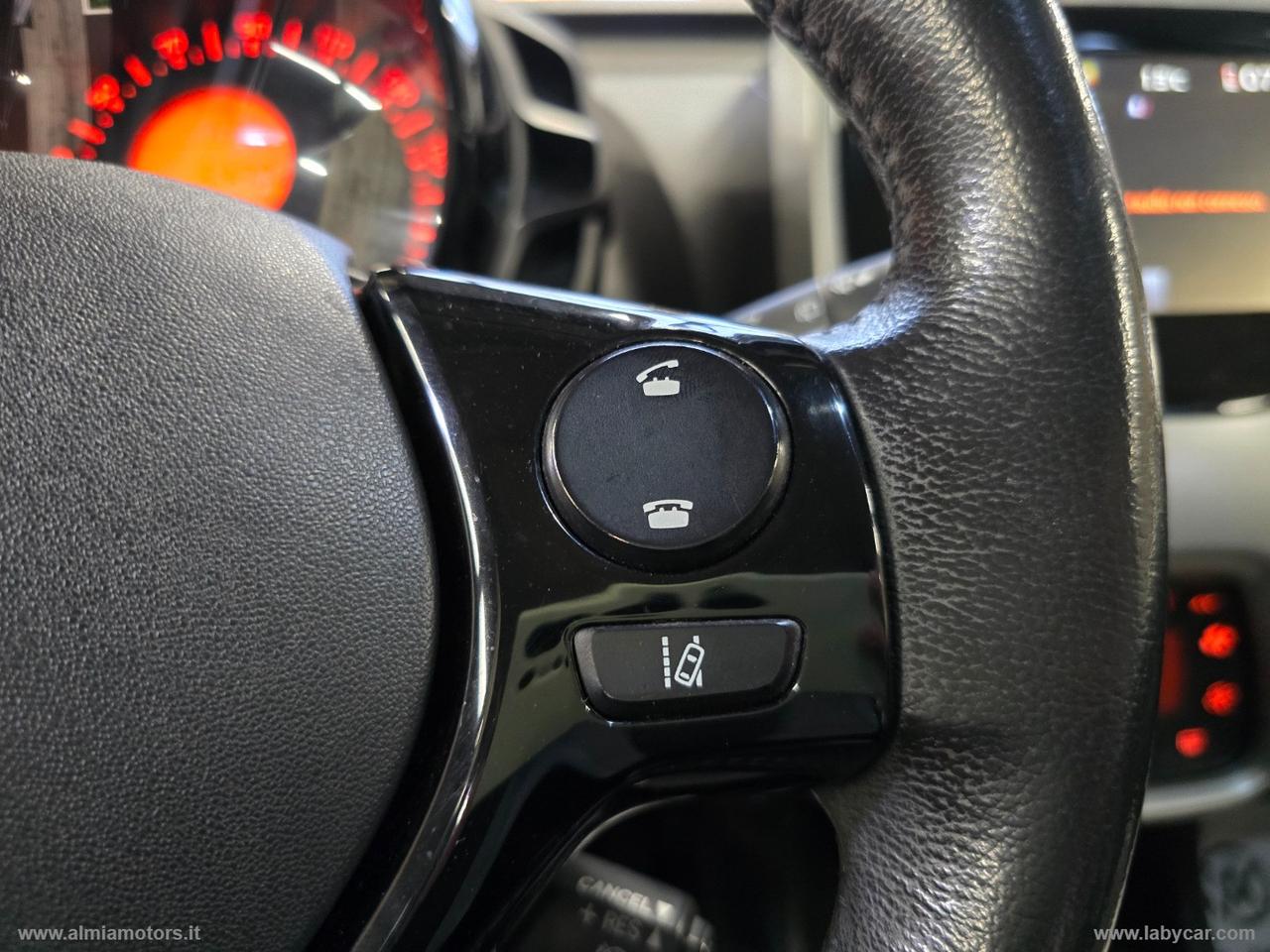 TOYOTA Aygo 1.0 VVT-i 69 CV 5p. x-play TSS