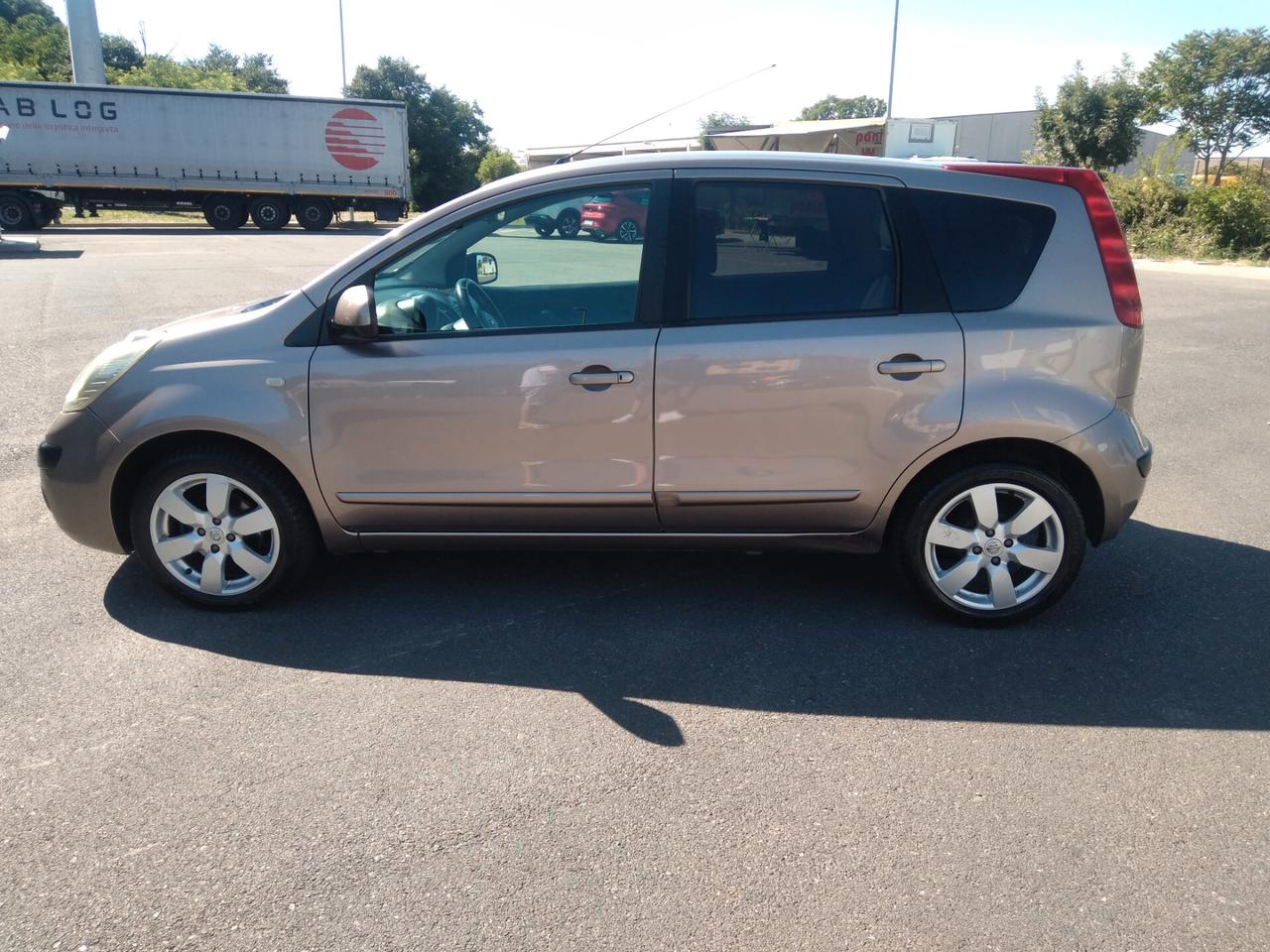 Nissan Note 1.6 16V 110cv cambio automatico x neopatentati