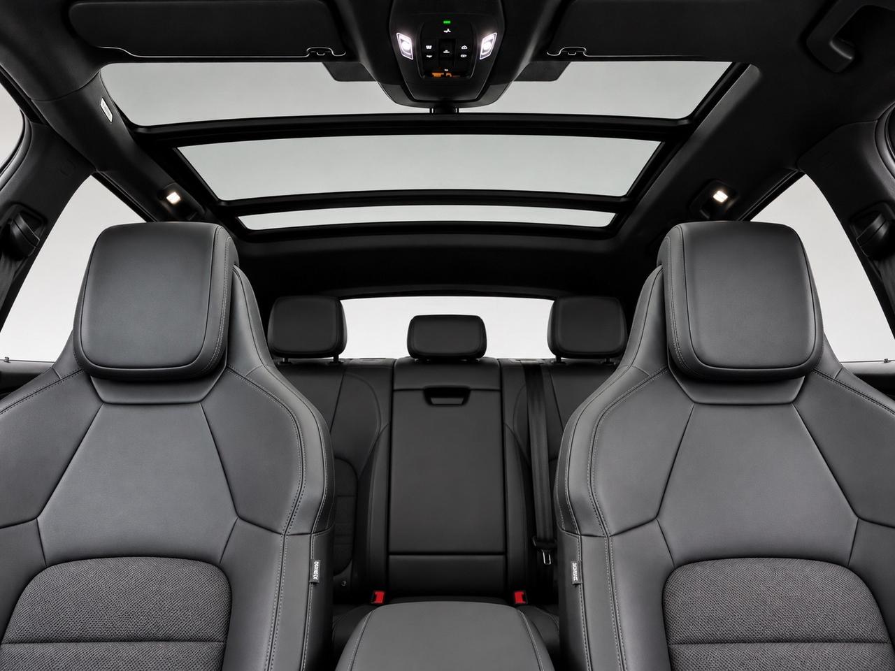 Porsche Macan EV 4