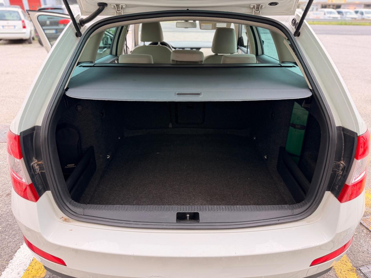 Skoda Octavia 1.6 TDI CR 105 CV DSG Elegance