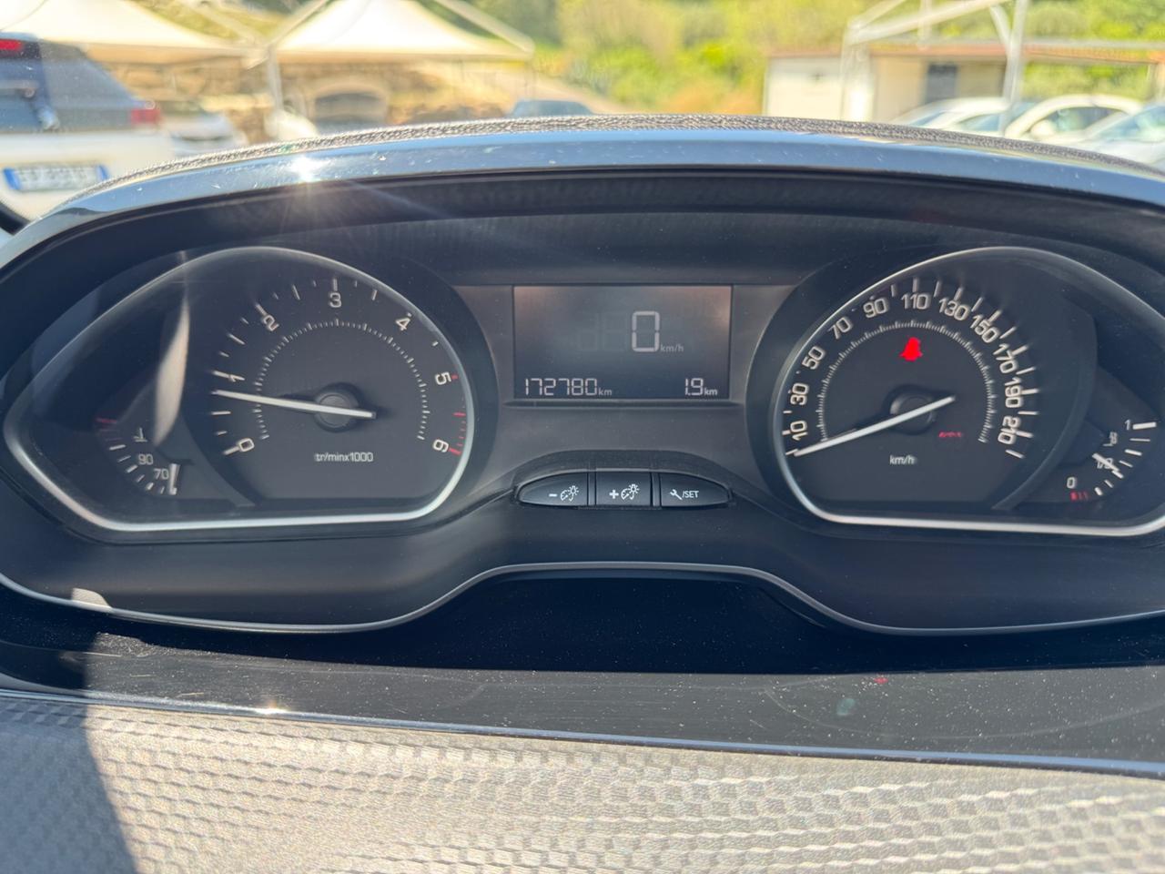 Peugeot 2008 1.6 BlueHDi 100 Allure