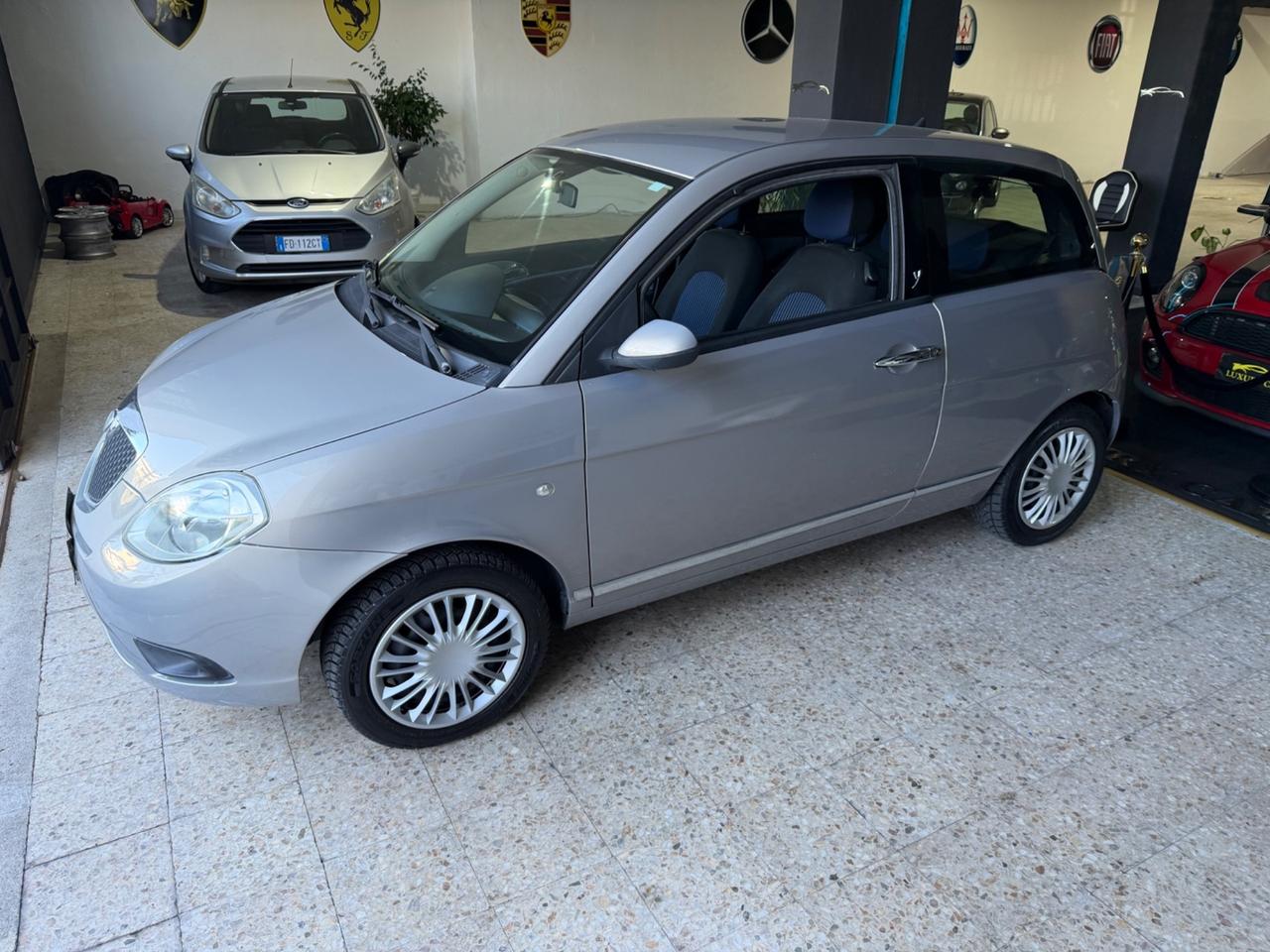 Lancia Ypsilon 1.3 MJT 75 CV Neopatentati