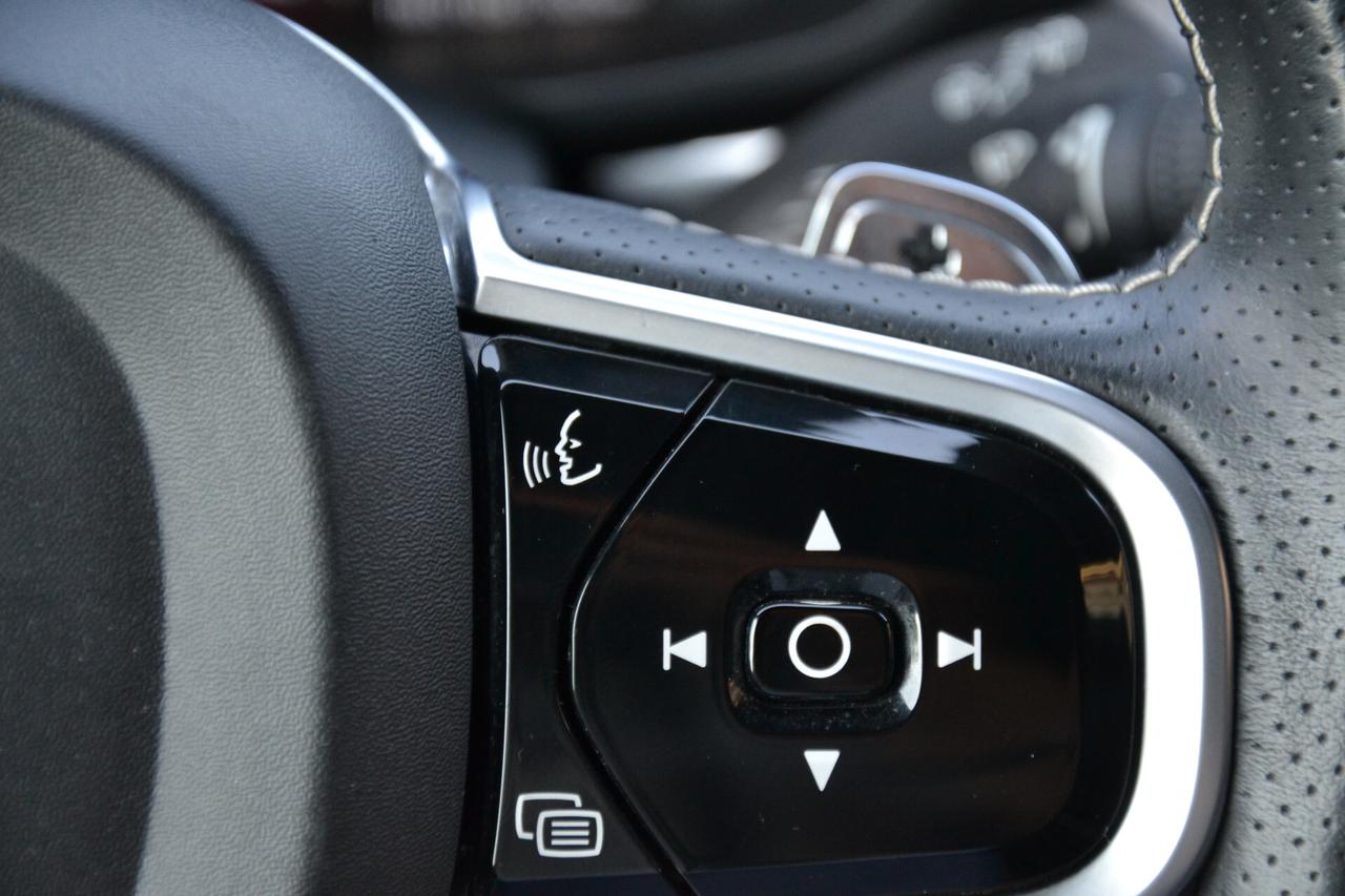 Volvo XC 60 2.0 D4 190CV AWD R-DESIGN AUTOM. **LED-NAV-PEL-360