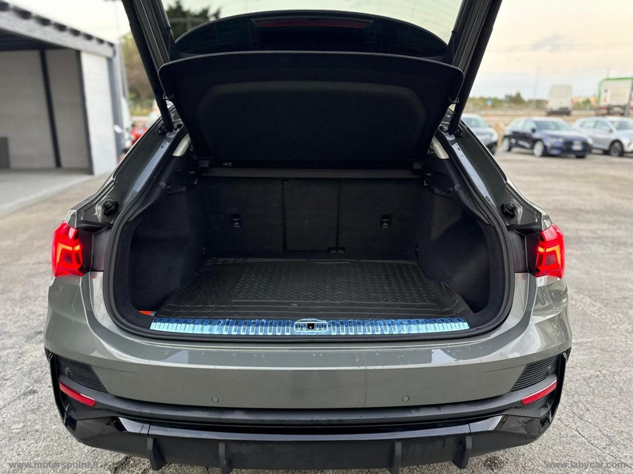AUDI Q3 SPB 35 TDI S-LINE tronic Identity Black