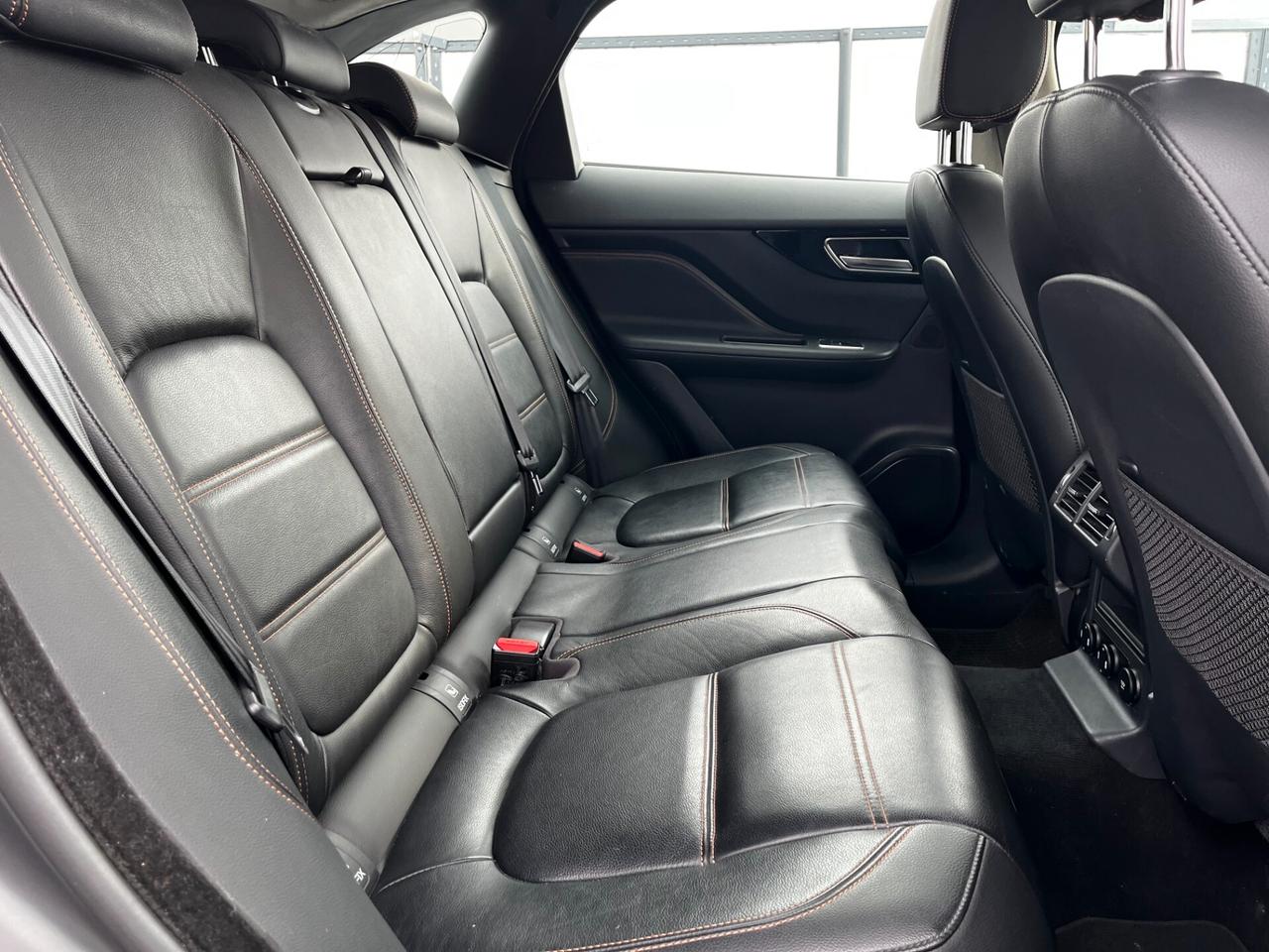 Jaguar F-Pace 2.0 D 180 CV AWD aut. Prestige