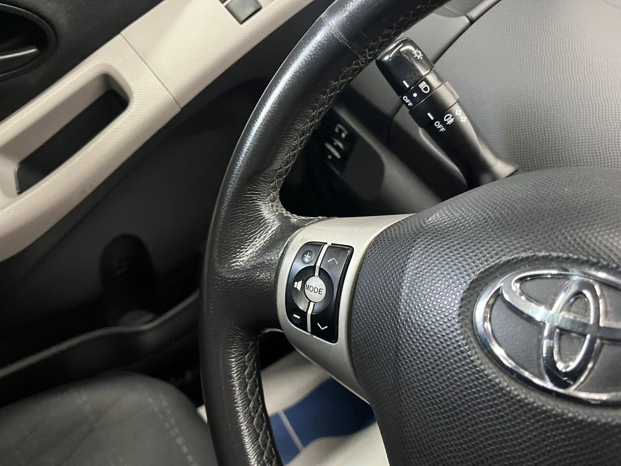 Toyota Yaris 1.3 5 porte Navi OK NEOPATENTATI