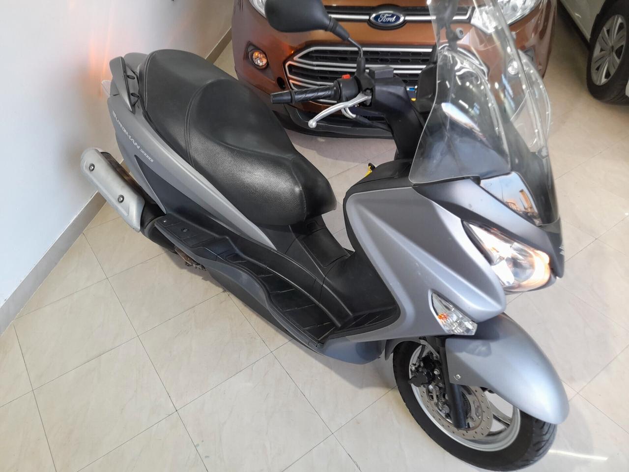 Suzuki Burgman 200 2025