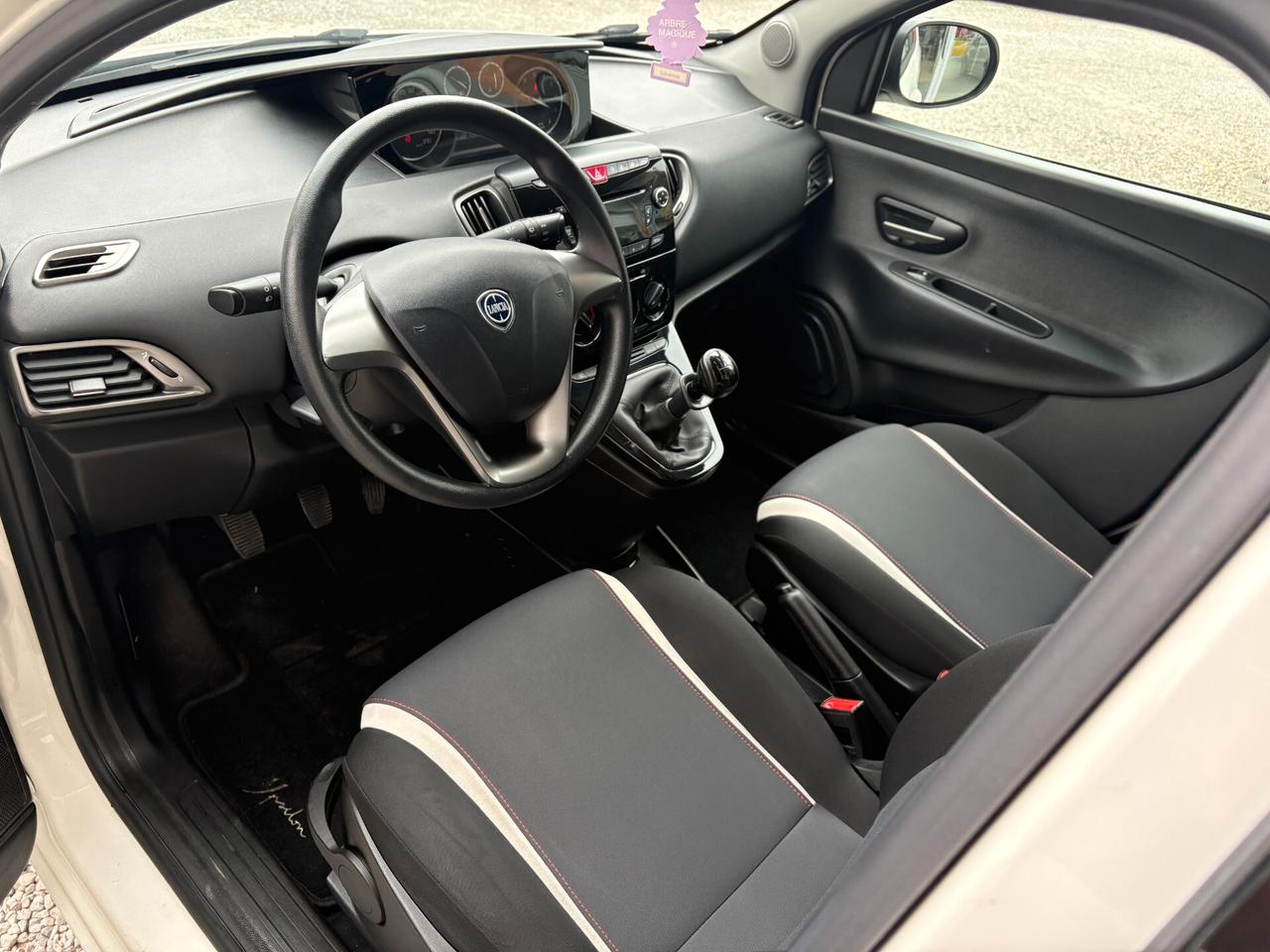 Lancia Ypsilon 0.9 TwinAir 85 CV Metano