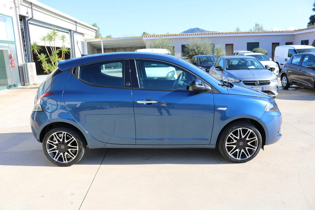Lancia Ypsilon 1.0 FireFly 5 porte S&S Hybrid Gold Plus