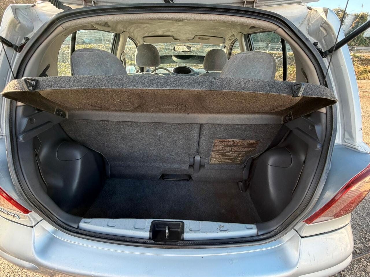 Toyota Yaris 1.0i 16V cat 5 porte Sol