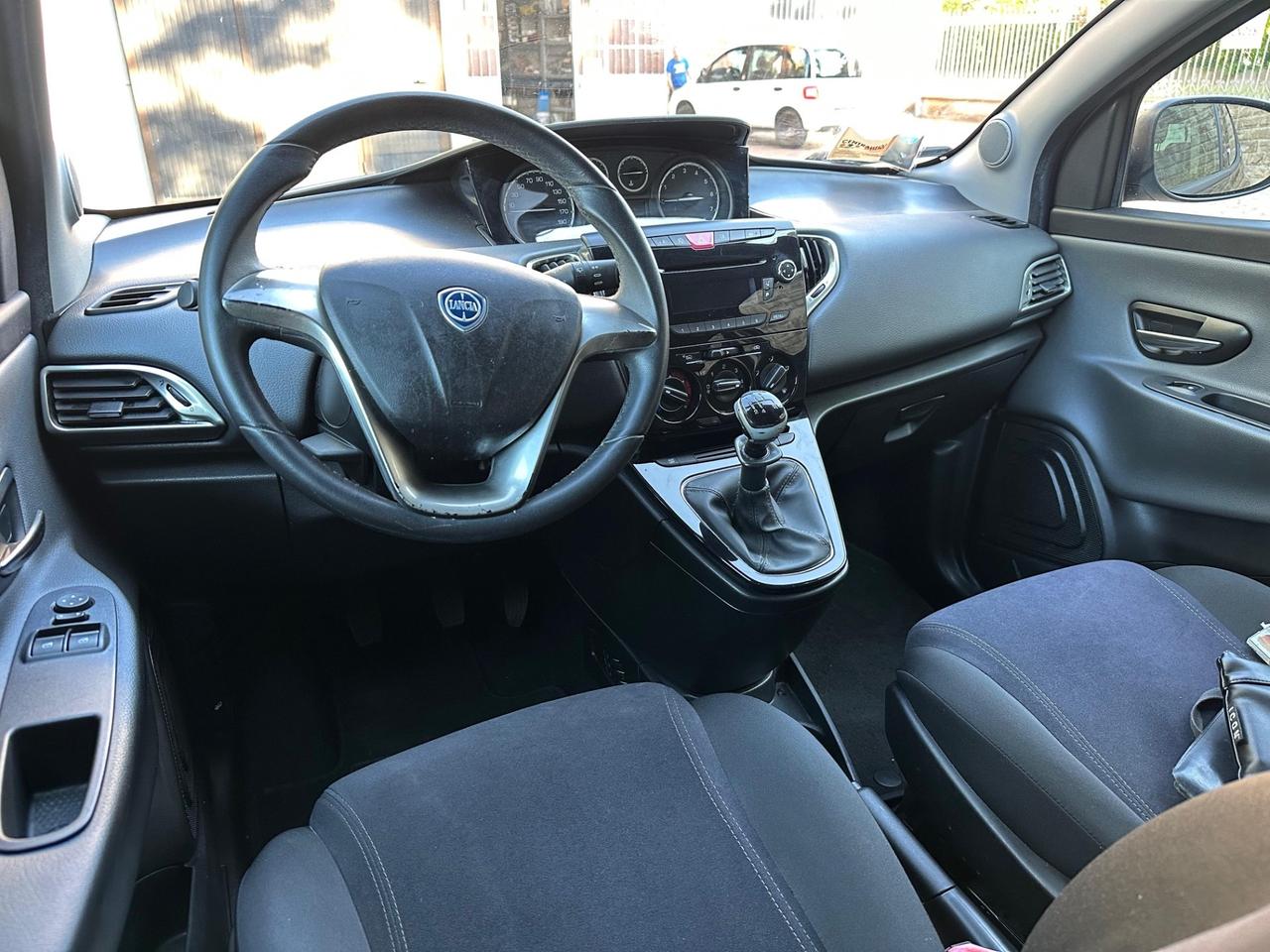 Lancia Ypsilon 1.2 69 CV 5 porte S&S Gold NEOPATENTATI