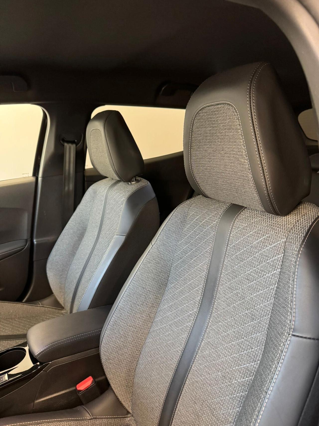 Peugeot 2008 BlueHDi 130 S&S EAT8 MOLTO BELLA