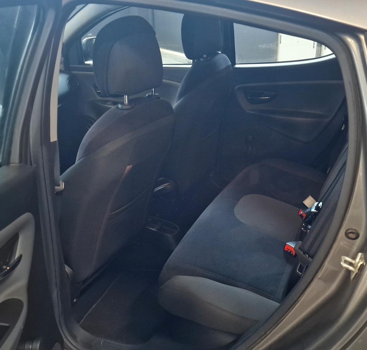 Lancia Ypsilon 1.2 69 CV 5 porte S&S Platinum