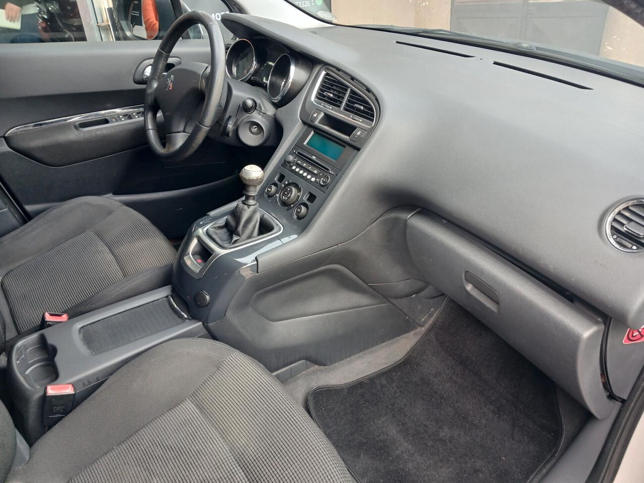 Peugeot 5008 1.6 HDi 7 POSTI