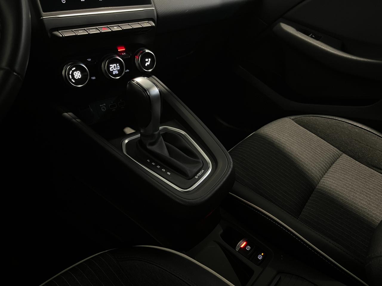 RENAULT CLIO 1.6 E-TECH HYBRID AUTO INTENS