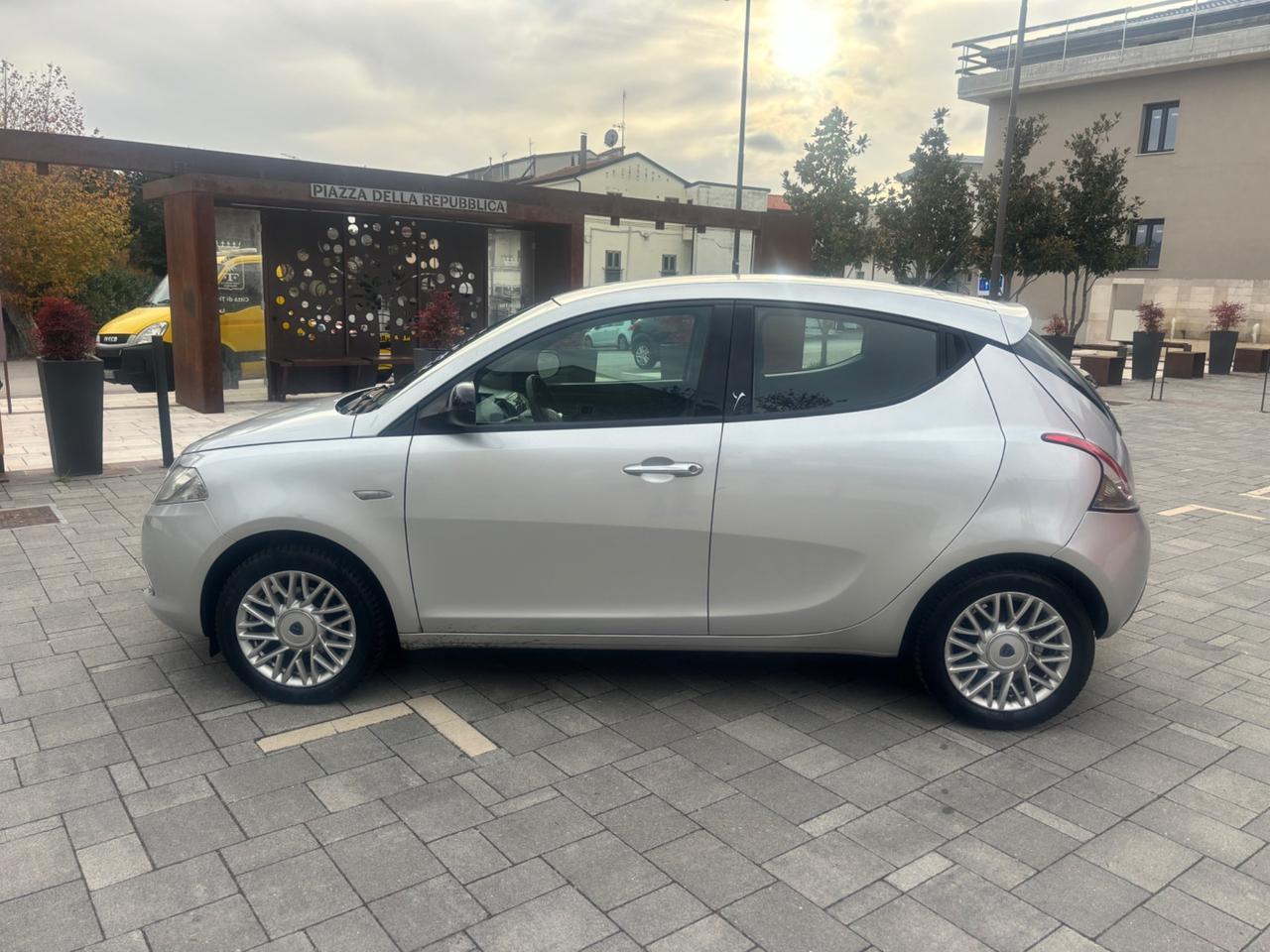 Lancia Ypsilon 1.2 69 CV 5 porte Gold