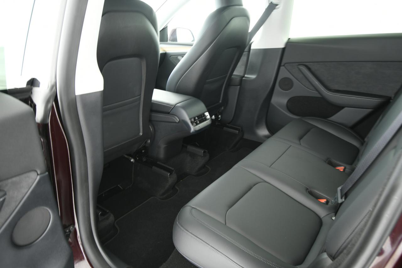 TESLA Model Y Performance Dual Motor awd +AUTOPILOT