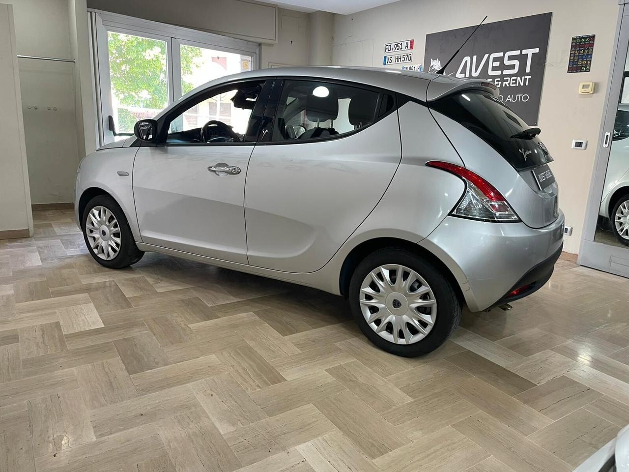 Lancia Ypsilon 1.2 69 CV 5 porte S&S Silver