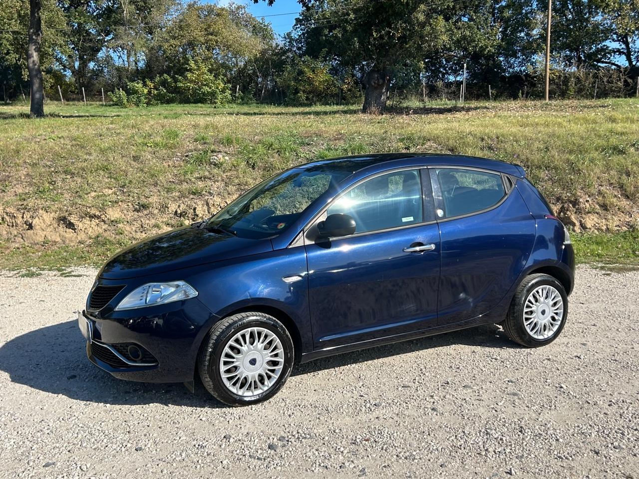Lancia Ypsilon 1.2 69 CV 5 porte GPL Ecochic Silver neopatentati